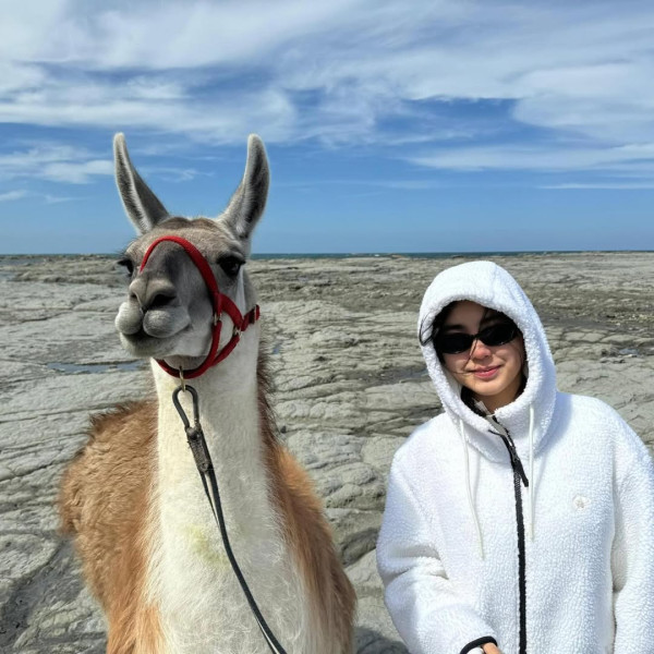聲夢小花姚焯菲素顏遊紐西蘭清瘦不少! 身形曾一度暴漲 現重回顏值顛峰