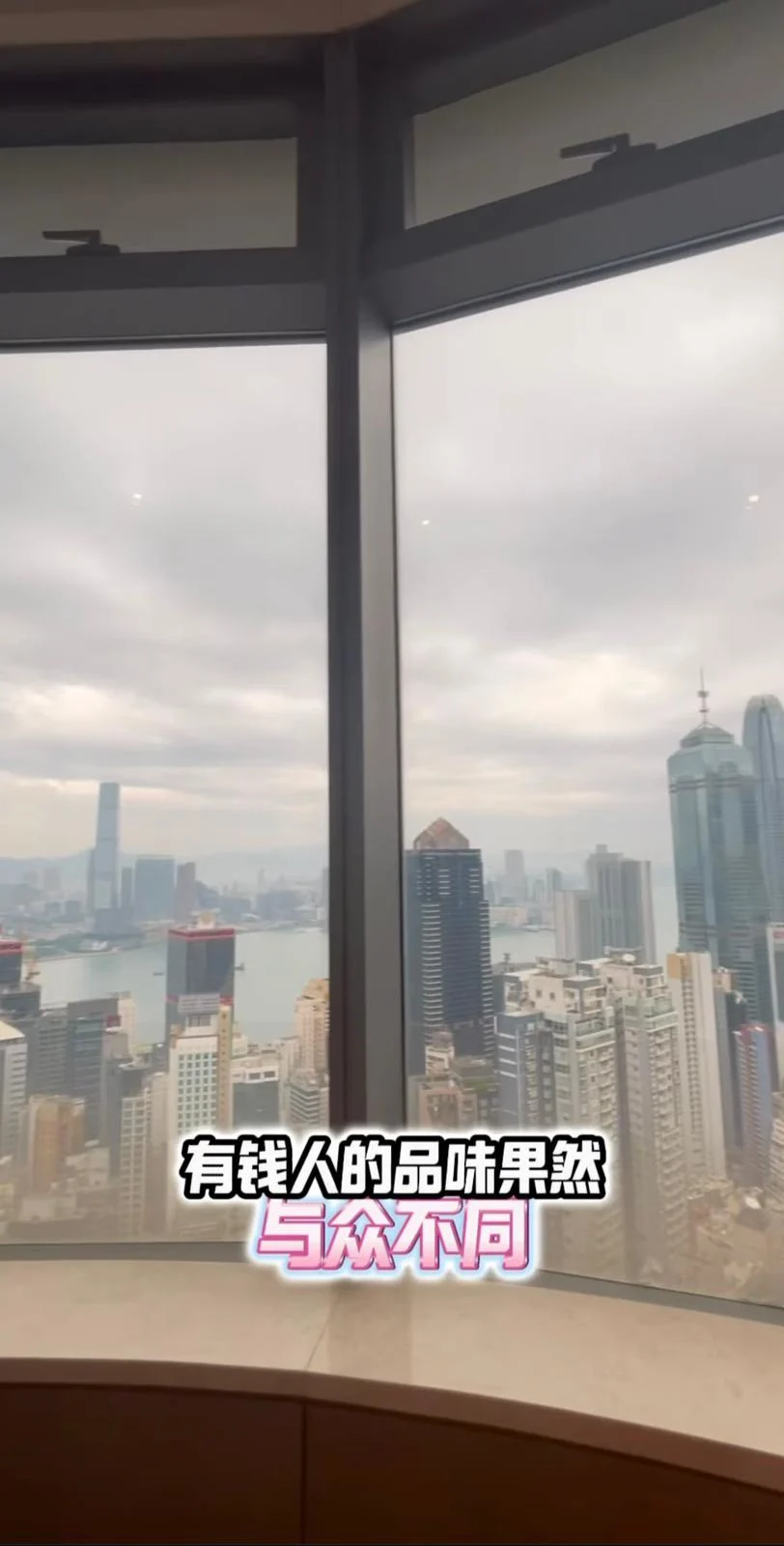 Mandy Lieu英國生圖曝光！搬離億萬豪宅 樸素打扮零化妝狀態驚人 