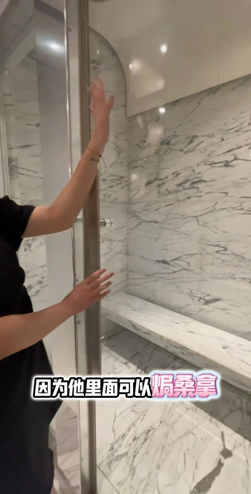 Mandy Lieu英國生圖曝光！搬離億萬豪宅 樸素打扮零化妝狀態驚人 