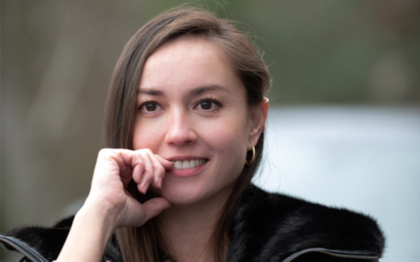 Mandy Lieu激罕返港避開「洗米嫂」飛英國！疑現身九龍灣晒黑絲長腿 網民揭時間點太敏感