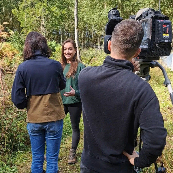 Mandy Lieu英國生圖曝光！搬離億萬豪宅 樸素打扮零化妝狀態驚人 