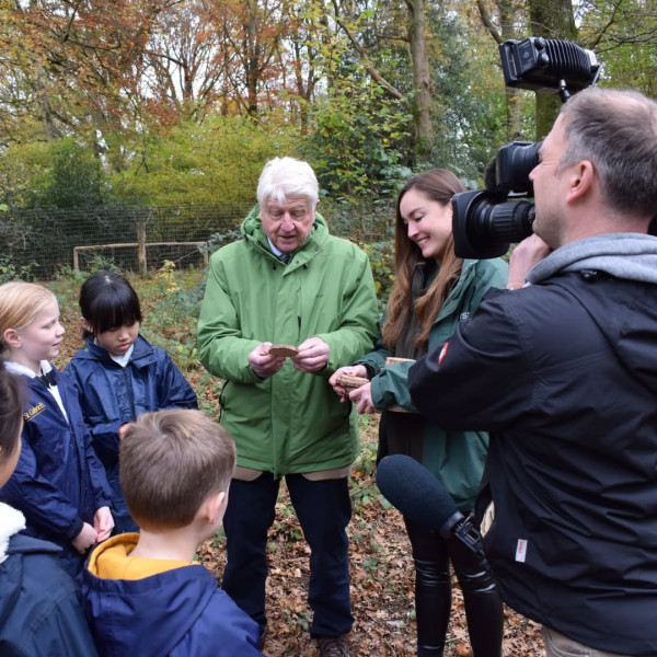 Mandy Lieu英國生圖曝光！搬離億萬豪宅 樸素打扮零化妝狀態驚人 