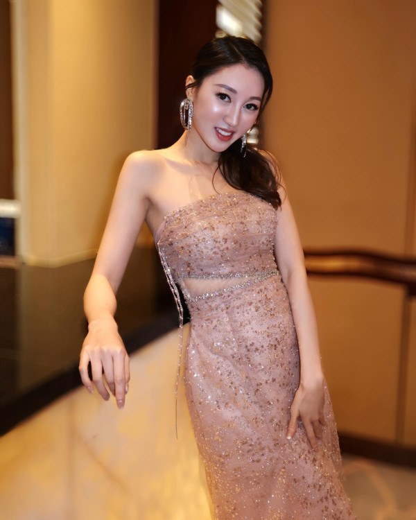 何艷娟現身港大法律系晚宴