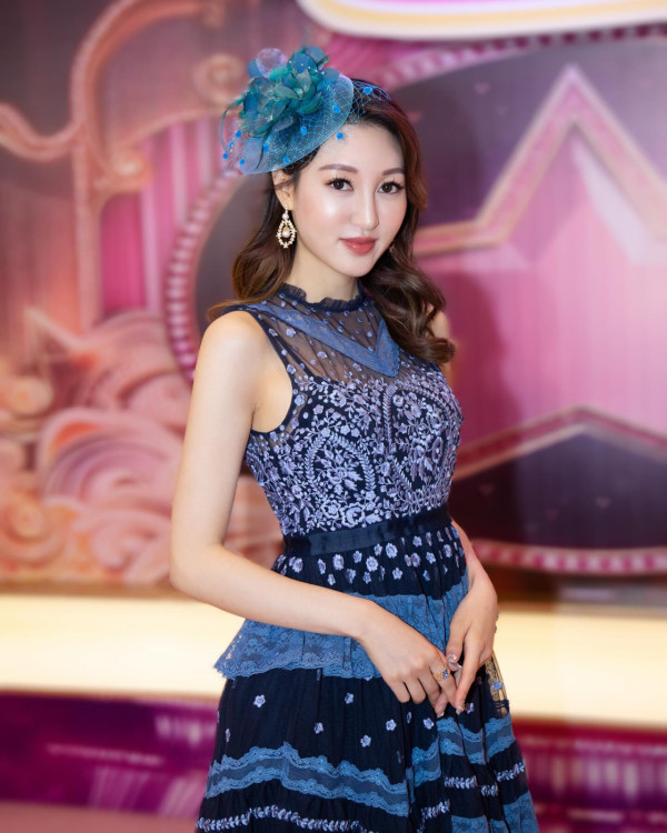 知性美被網民大讚：估唔到！