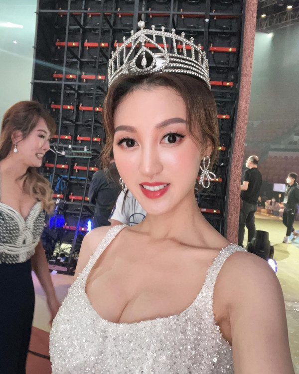 知性美被網民大讚：估唔到！