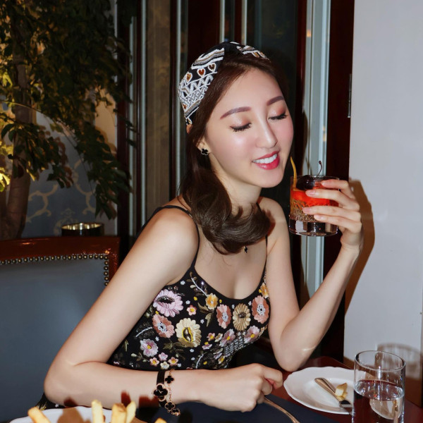 知性美被網民大讚：估唔到！