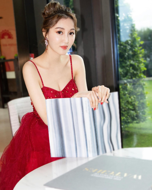 知性美被網民大讚：估唔到！