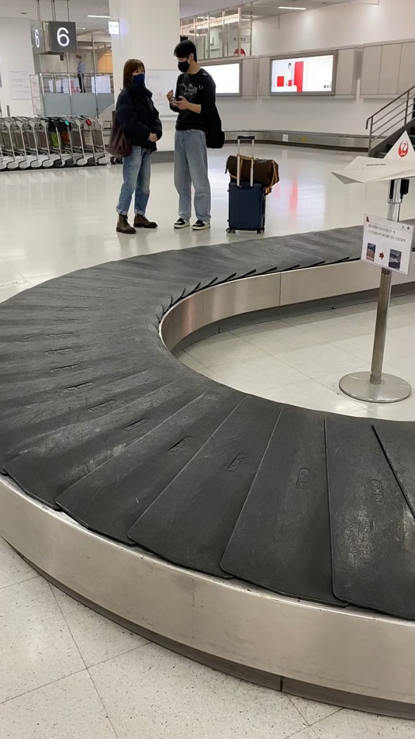 楊洛婷與老公巴黎鐵塔下浪漫留影 重穿十年前婚禮晚裝 身材依然弗爆 