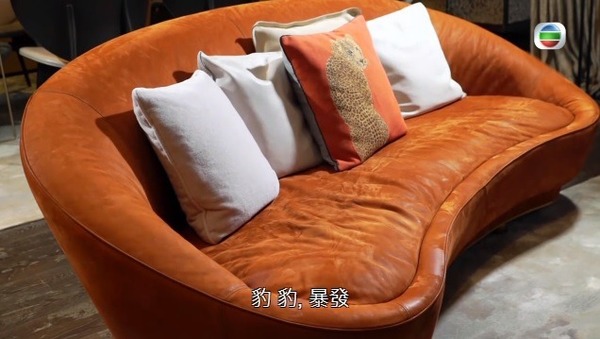 楊洛婷與老公巴黎鐵塔下浪漫留影 重穿十年前婚禮晚裝 身材依然弗爆 