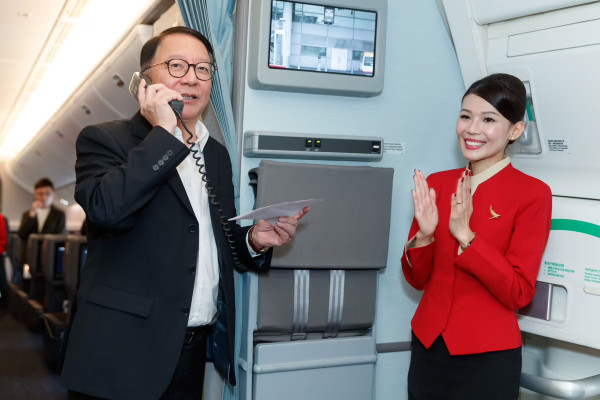 國泰舉辦「空中之旅」鼓勵本地青年!180多名學員友師體驗新改裝波音777-300ER客機!