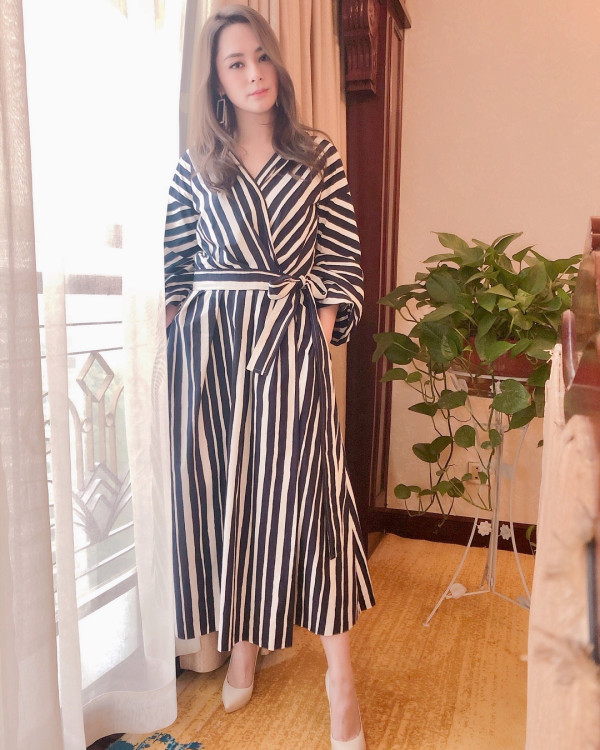 Twins倫敦巡唱｜阿嬌驚現包包面身型再暴脹 網友大驚：係咪被人P咗圖咋？ 