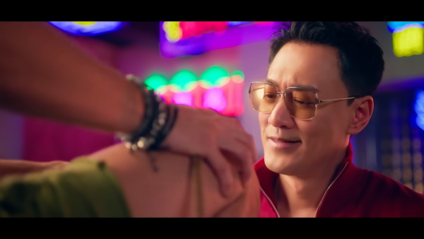 林峯廣告板變「港版心齋橋」打卡位？網民笑言：飛鷹爪媲美「固力果跑跑人」 