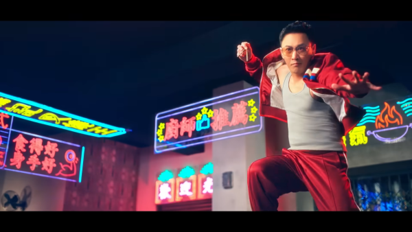 林峯廣告板變「港版心齋橋」打卡位？網民笑言：飛鷹爪媲美「固力果跑跑人」 