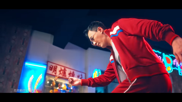 林峯廣告板變「港版心齋橋」打卡位？網民笑言：飛鷹爪媲美「固力果跑跑人」 