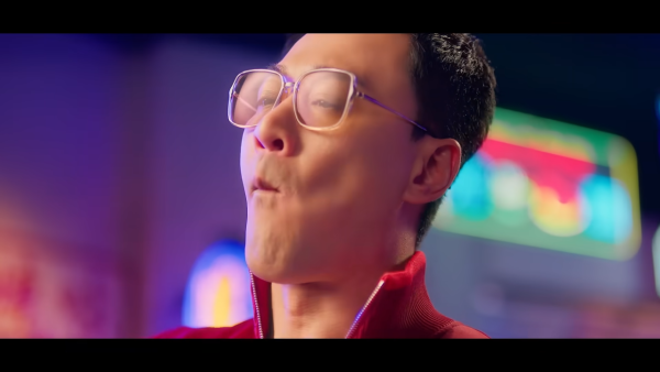 林峯廣告板變「港版心齋橋」打卡位？網民笑言：飛鷹爪媲美「固力果跑跑人」 