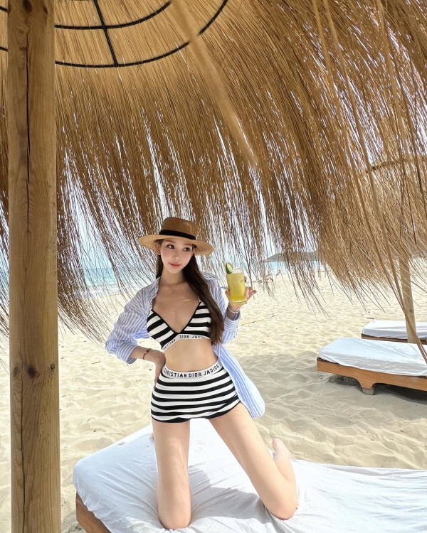 林襄赴啟德靚爆打卡 晒粉紅低胸長裙美照獲網民大讚：人靚景靚絕配 