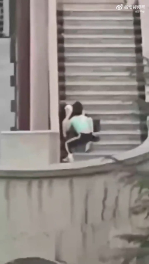 芭提雅沙灘驚現活春宮 中國男與泰女吵架後 以「肉搏」大和解