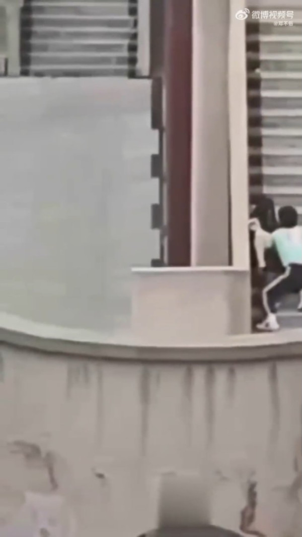 芭提雅沙灘驚現活春宮 中國男與泰女吵架後 以「肉搏」大和解