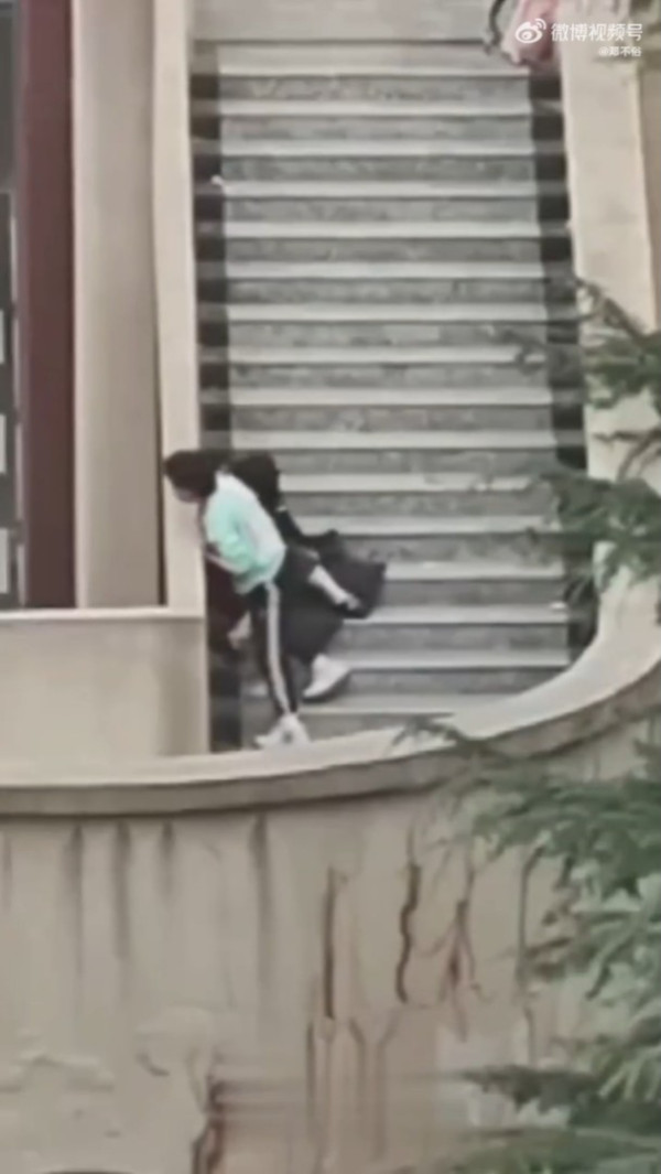 芭提雅沙灘驚現活春宮 中國男與泰女吵架後 以「肉搏」大和解