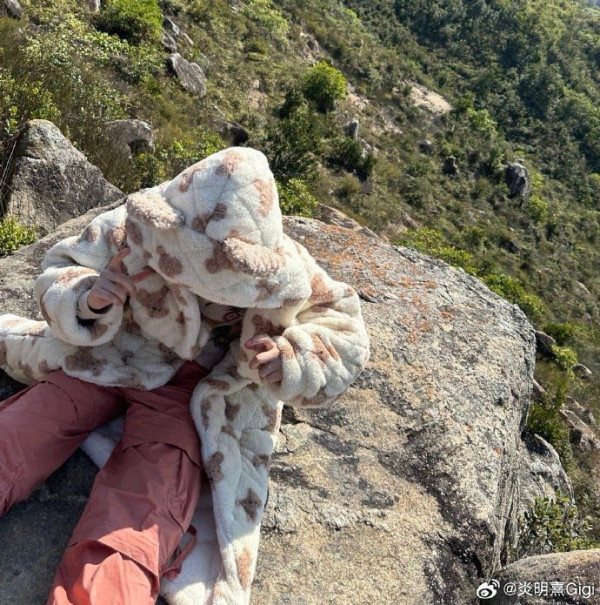 Gigi炎明熹韓國曬海量旅行靚相!多角度素顏自拍獲讚「零死角美女」