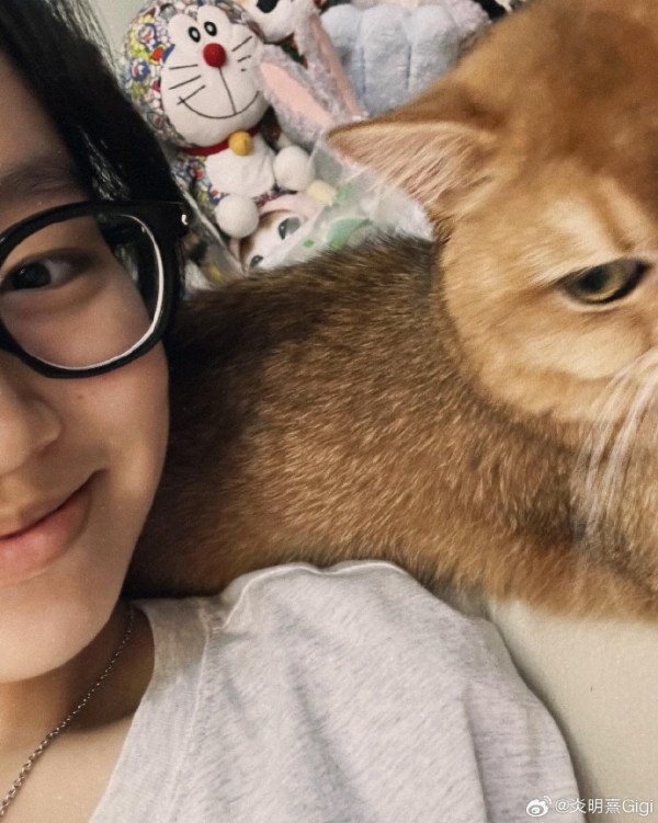 Gigi炎明熹韓國曬海量旅行靚相!多角度素顏自拍獲讚「零死角美女」