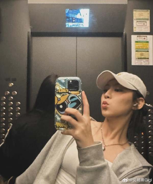 Gigi炎明熹韓國曬海量旅行靚相!多角度素顏自拍獲讚「零死角美女」