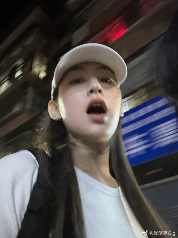 Gigi炎明熹韓國曬海量旅行靚相!多角度素顏自拍獲讚「零死角美女」