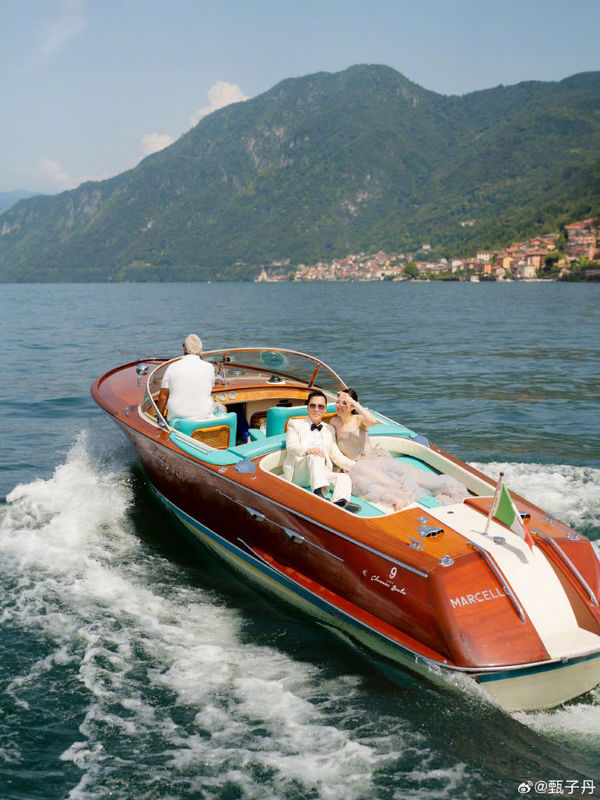 楊洛婷與老公巴黎鐵塔下浪漫留影 重穿十年前婚禮晚裝 身材依然弗爆 