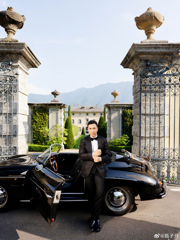 楊洛婷與老公巴黎鐵塔下浪漫留影 重穿十年前婚禮晚裝 身材依然弗爆 