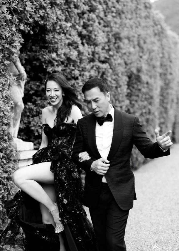 楊洛婷與老公巴黎鐵塔下浪漫留影 重穿十年前婚禮晚裝 身材依然弗爆 