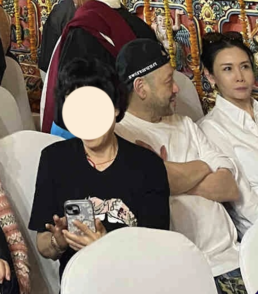 邱淑貞二女沈日超索旅行照曝光 20歲美貌不輸家姐沈月 遺傳完美好身材 