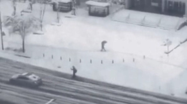 男子被捕獲暴雪下滑雪返工 「韓版黎生」超狂身份曝光!