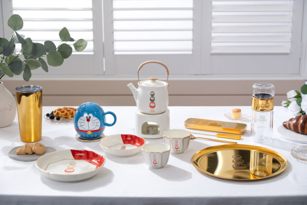 百老滙推出換領招財達摩多啦A夢禮品   陶瓷碟／碗／茶壺／餐具／公仔