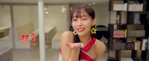 林襄赴啟德靚爆打卡 晒粉紅低胸長裙美照獲網民大讚：人靚景靚絕配 