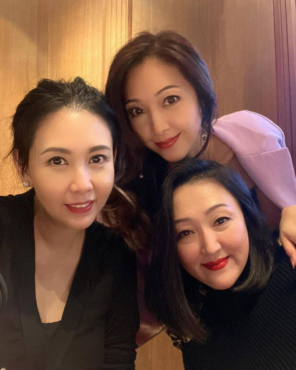 邱淑貞孖兩女兒遊西安顏值超高似三姊妹！沈日Baby fat不再長相更勝家姐沈月！