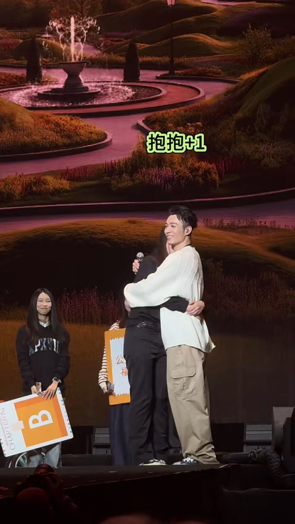 TVB一線小生袁偉豪被內地女貼身告白 霸氣回應輕鬆化解 網民大讚：好男人 