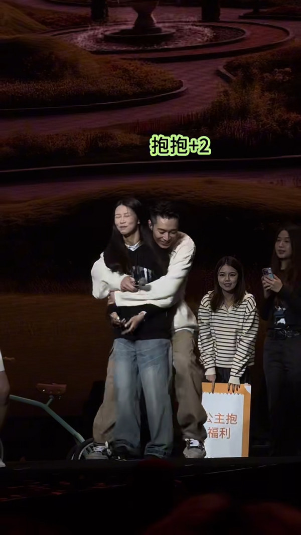 TVB一線小生袁偉豪被內地女貼身告白 霸氣回應輕鬆化解 網民大讚：好男人 