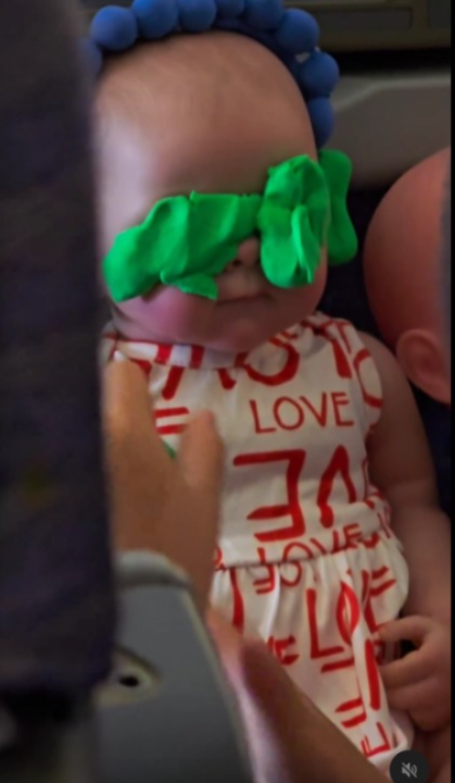 美女搭飛機被逼全程抱陌生嬰兒 洗2.3萬港元買機票 航空公司懶理投訴