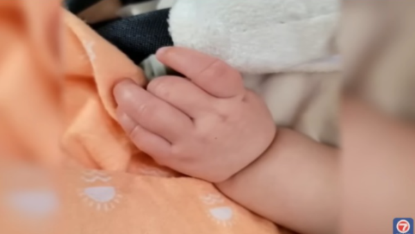 美國女囚犯獄中靠一招奇蹟生子 從未與孩子生父有肢體接觸 專家稱成功率極低 