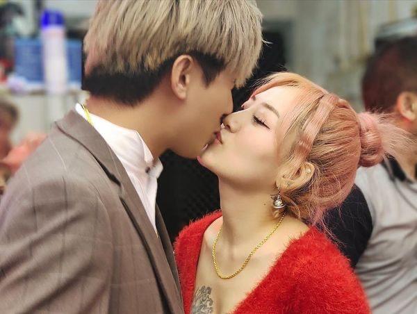 「屯門娜娜」宣布誕下兒子 曾與Happy伯屯門公園勁歌熱舞成熱話