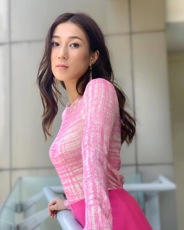 鍾嘉欣激罕公開加拿大4千呎獨立屋內貌！旋轉樓梯/一望無際花園！ 