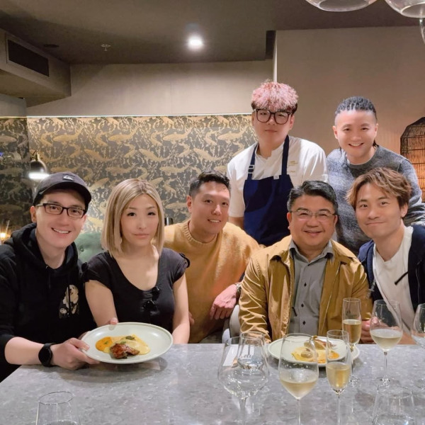 前TVB主播做爸爸宣布囡囡出世 離巢後發福不少 百足咁多爪仲做埋領隊?