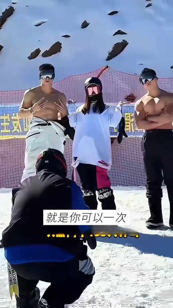 內地推1.8米肌肉男陪滑雪服務 騰空跨抱超「肉緊」 隨心解鎖各種抱法 網民急:地址在哪裏?