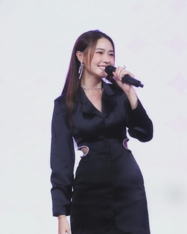 唱越南文越難越愛 吳若希大讚：勇！