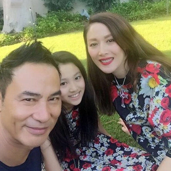 戴祖儀越南登台性感大解放！低胸晚裝谷盡事業線！引吳若希留言：好勇 