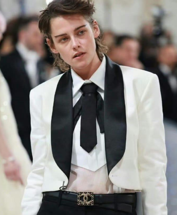 《吸血新世紀》女主角Kristen Stewart驚人近況曝光？身形變粗壯網民嘆認唔出！ 