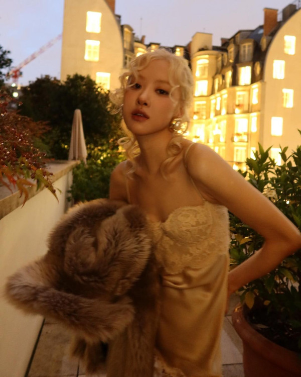 第八名是Rosé（朴彩英），她是韓國-新西蘭歌手，也是全球現象級女子團體BLACKPINK的成員。Rosé以其超凡脫俗的美麗和優雅的存在感而受到喜愛，並在世界各地贏得了大量粉絲的支持。