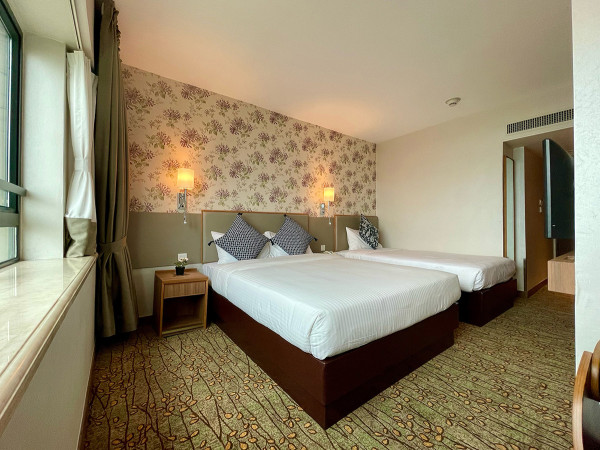 上水超市驚見內地客瘋搶食油 狂掃十幾箱買到缺貨！街坊稱連「呢樣」都唔放過 