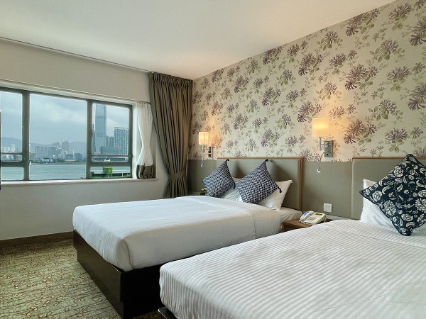 上水超市驚見內地客瘋搶食油 狂掃十幾箱買到缺貨！街坊稱連「呢樣」都唔放過 