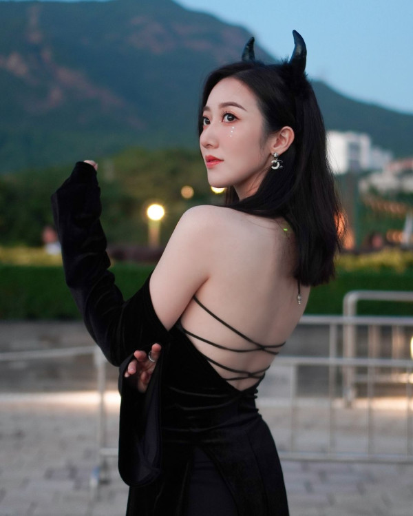 何依婷結婚一周年峇里結婚片段曝光！ 罕曬富二代老公正面相：期待我們一起變老 